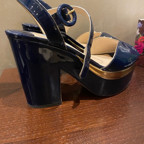 Like new Prada heels - Picture 4 of 5